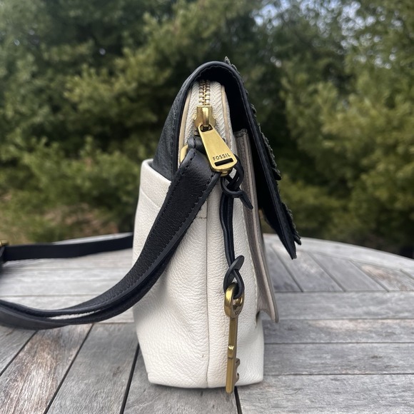 Fossil Crossbody Bag Leather Black Cream Floral Appliqué Key Charm Shoulder Bag - Picture 4 of 13